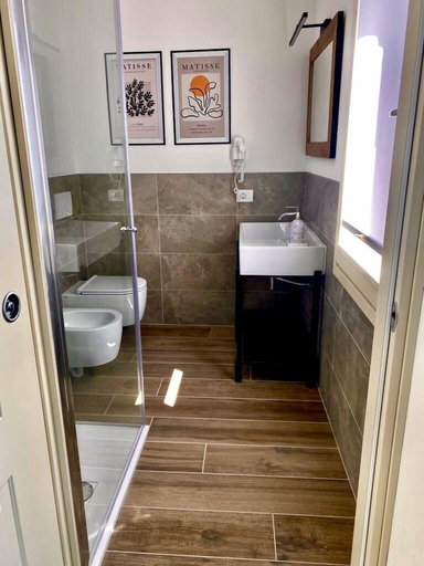 Bathroom 5, Star Soave Rooms, Verona