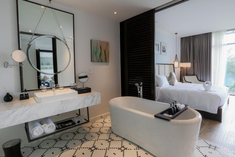Bathroom 5, Montgomerie Links Hotel & Villas, Da Nang