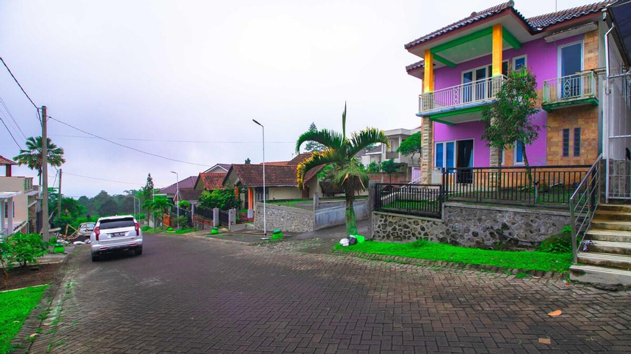 Exterior & Views 5, Villa Pelangi Indah Private Pool | Montain View, Malang