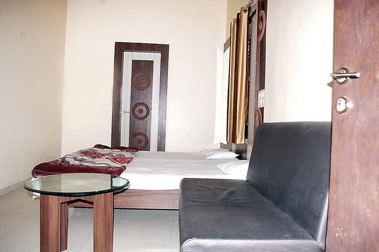 Bedroom 2, Hotel Chintamani Deluxe, Yavatmal