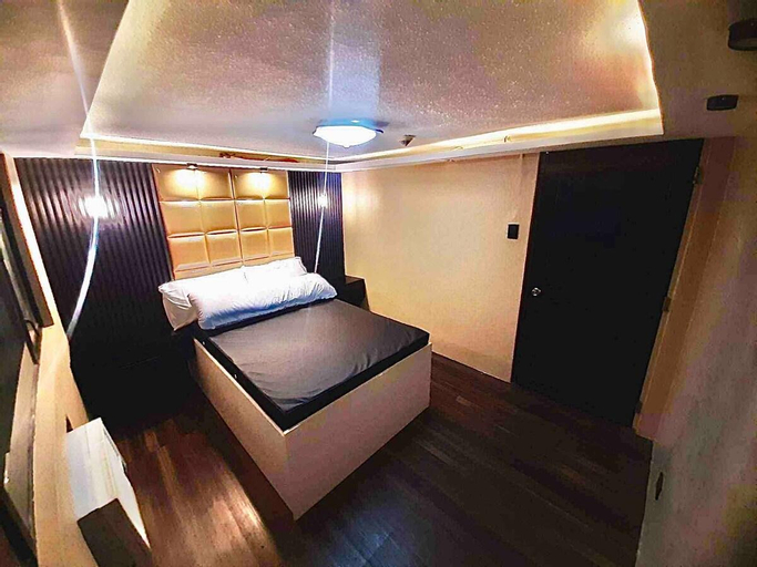 IV’s Condo w/ Netflix and Wi-Fi & Karaoke II, Cainta