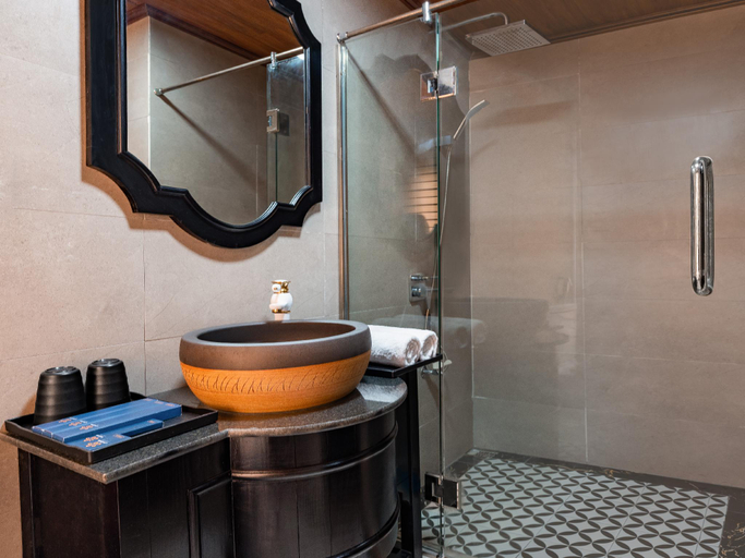 Bathroom, La Pandora Boutique Cruise, Hạ Long