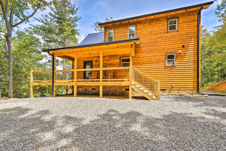 Exterior & Views 2, Murphy Mtn Retreat: Wraparound Deck & Hot Tub, Cherokee