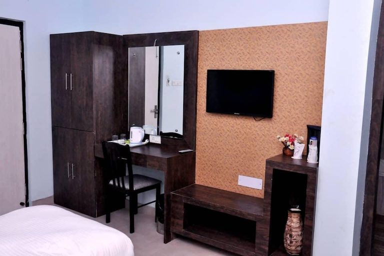 Bedroom 5, Hotel Basant Leela, Hardoi