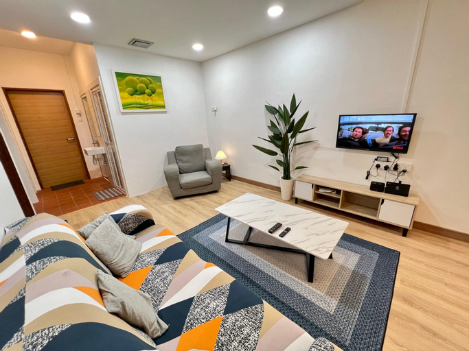 Others 5, DeMUJI2 6PAX CentralTown in AirPutih, Netflix, AC, Kuantan