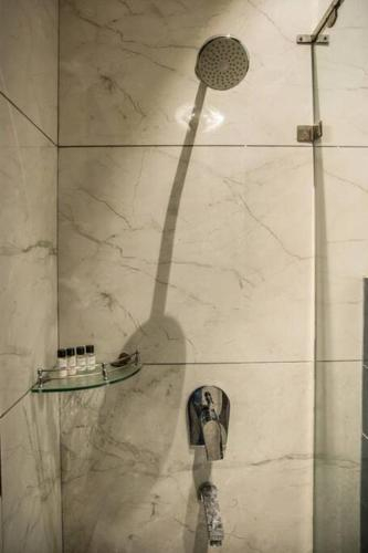 Bathroom 1, Farm The Retreat - With Private Pool, Mewat