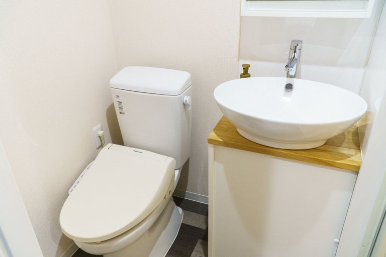 Bathroom 10