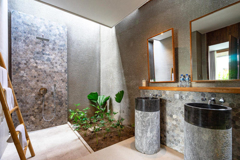 Bathroom 2, Jiwoku Villas, Badung