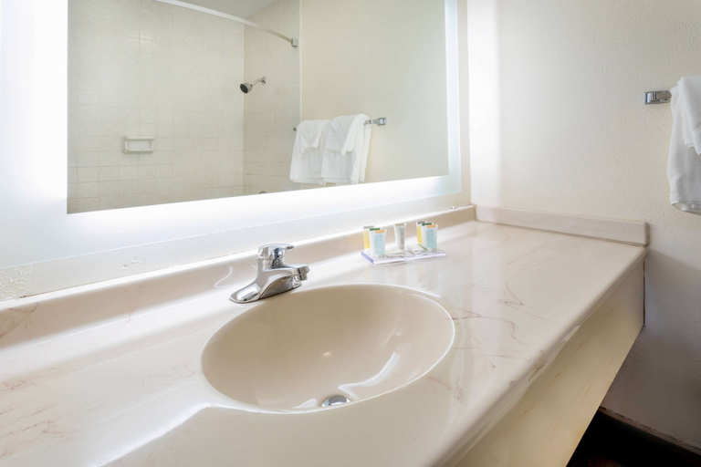 Bathroom 4, Super 8 by Wyndham Wooster, Wayne