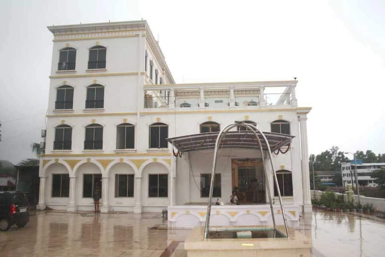 SidArchie Palace, The Dangs