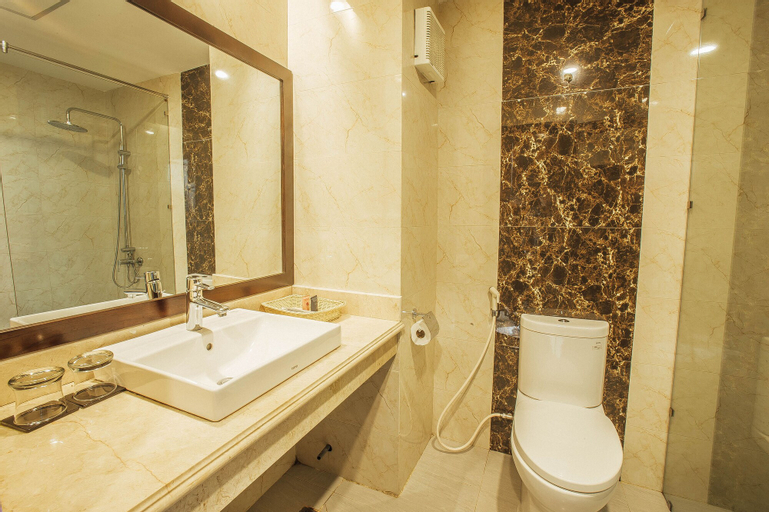 Bathroom 10