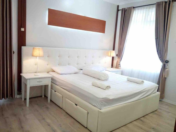 Bedroom 2, A Spacious 5 bedrooms Villa Marion Tomohon, Tomohon