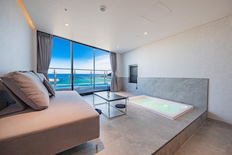Sokcho W Pool Villa, Goseong