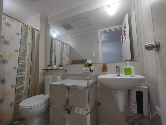 Bathroom 4, Pampanga Staycation @Azure North, Sky Ranch & Arayat View, San Fernando City