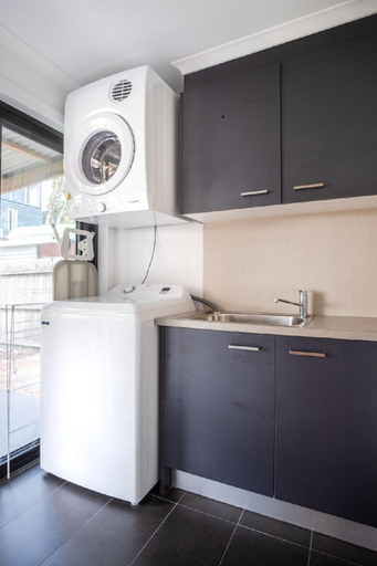 Others 4, Modern Pet-friendly Mudjimba Townhouse, Maroochy - Coastal North