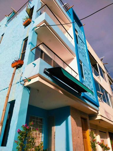 Exterior & Views