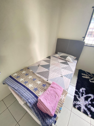 Bedroom 2, D’Surati River View Homestay, Papar