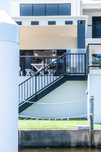 Parrearra Paradise On The Water With Water Slide!, Caloundra - Kawana