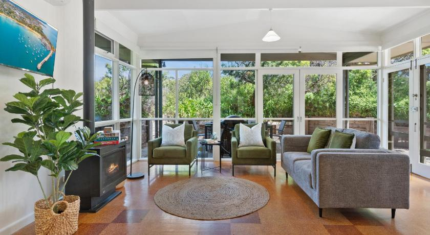 Others, Idyllic 4-Bed House Near the Beach, Mornington P'sula - South