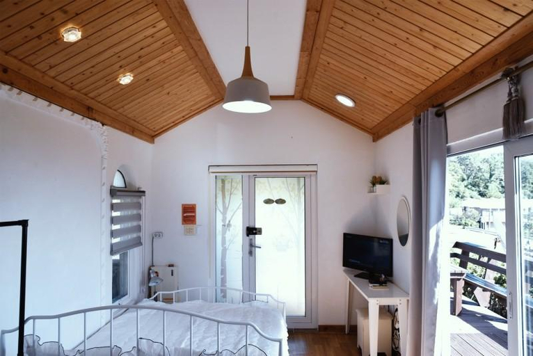 Bedroom 4, Namhae Everose Pension, Namhae