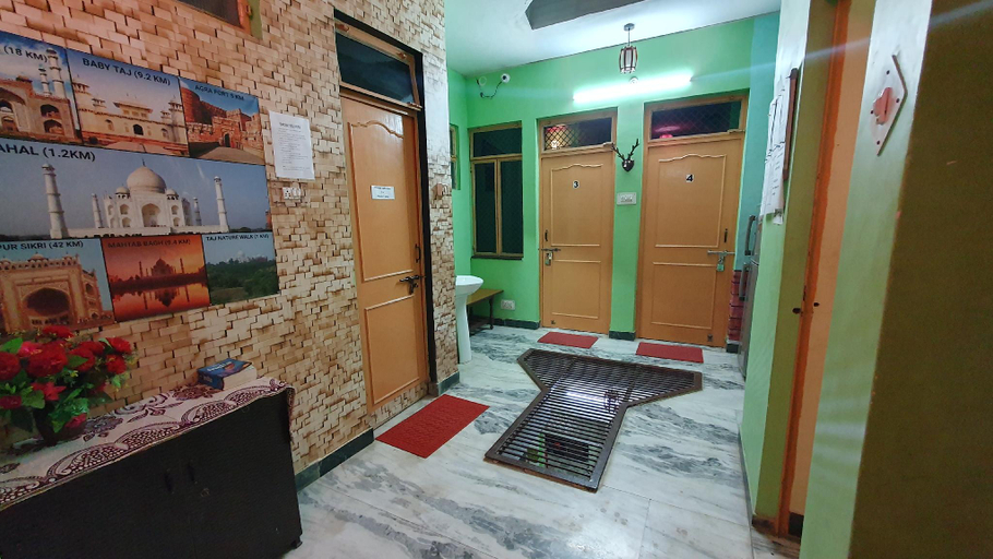 Public Area, Anukampa Guest House, Agra