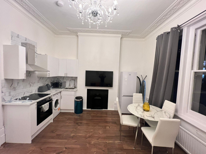 Others 3, Cozy 1 Bed Flat in Chiswick, London