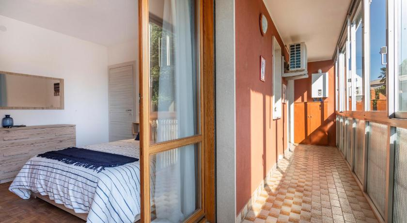 Bedroom 2, Elindra Hospital University Apartment, Udine