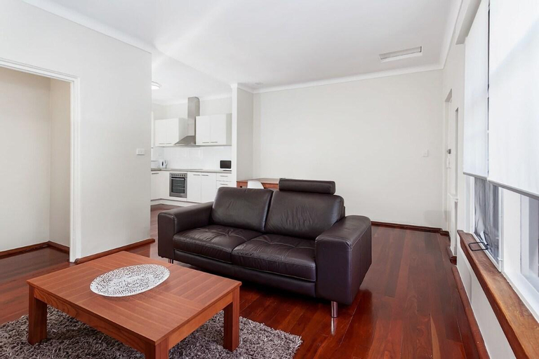 Others 4, Renovated 2 Bed 1 Bath Apartment Premium Location, Melville