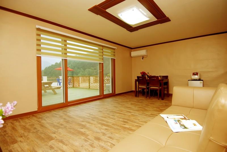 Others 2, Gapyeong Jes Valley Pension, Gapyeong
