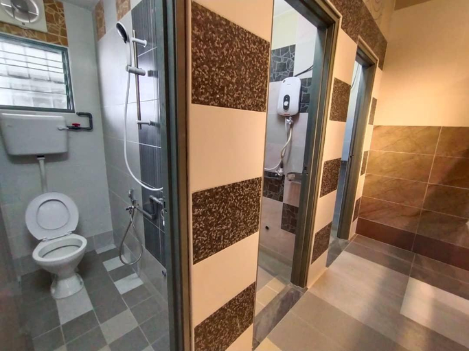 Bathroom 3, Bole Villa Private Pool BBQ Karaoke 20pax, Kinta