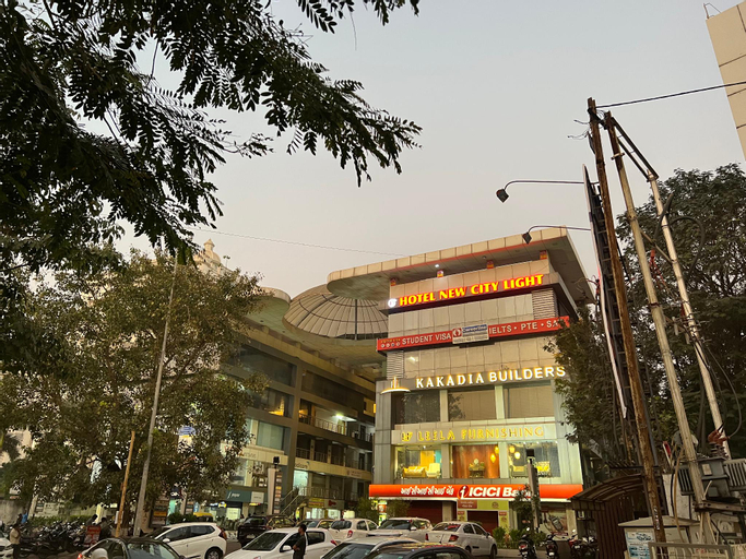 Hotel New City Light, Surat