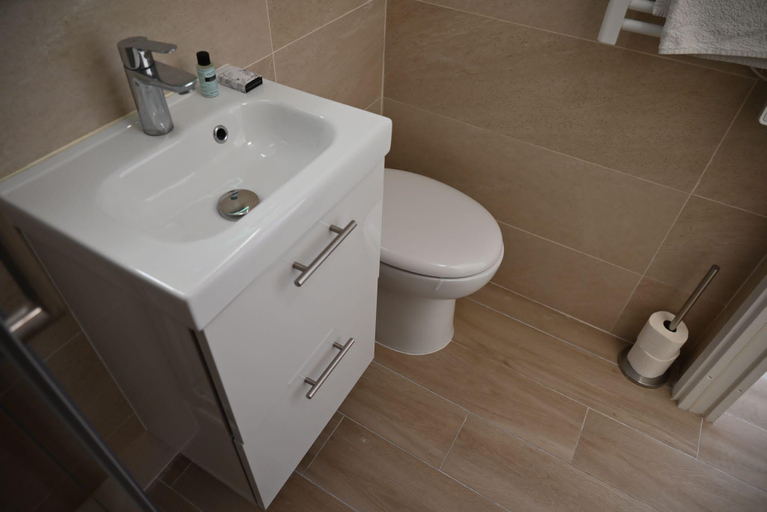 Bathroom 2, Cosy Studio, Val-de-Marne