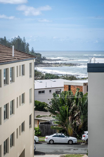 Exterior & Views 1, Modern Apartment, Ocean Views From Patio, Caloundra - Caloundra S.