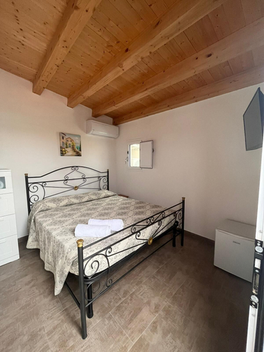 Bedroom 2, La Perla, Syracuse