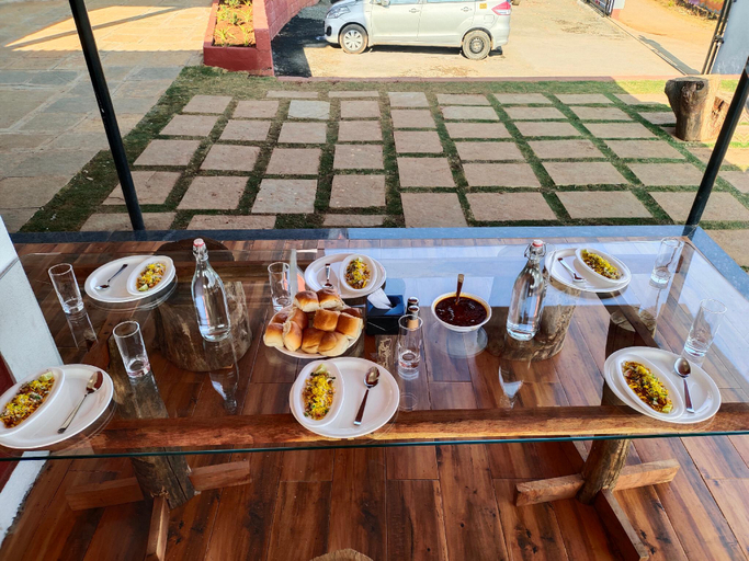 Food & Drinks, MANSHA'S High5 Resort, Satara