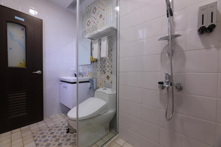 Bathroom 3, 118 Sea View B&B, Hualien