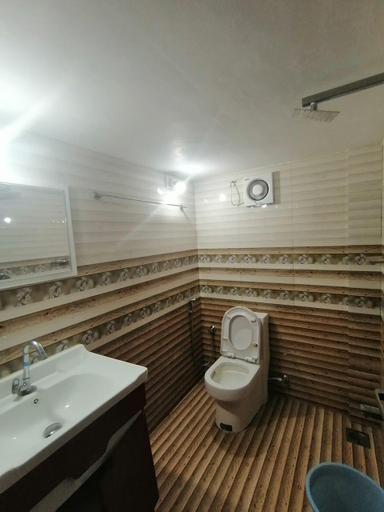 Bathroom 3, Queens Residency, Thrissur