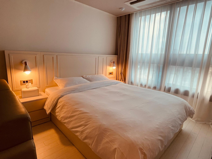 Bedroom 2, Central Star Airbnb in Jungangno, Buk