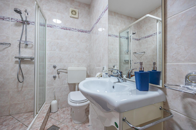 Bathroom 2, Apartment Lacic , Crikvenica