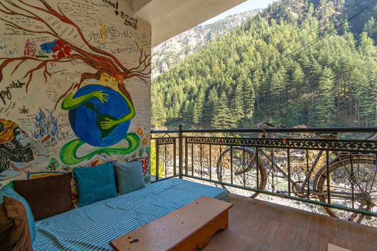 Public Area 2, Nomads Hostel, Kullu