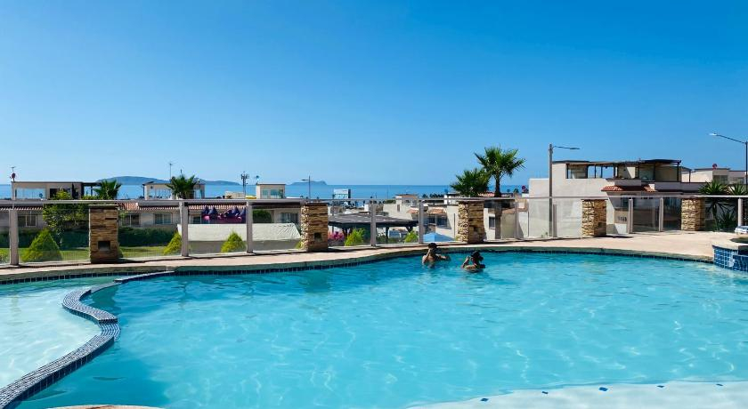 Sport & Beauty 4, Walk to the Beach! 2 Bed Townhome with Pool & View, Tijuana