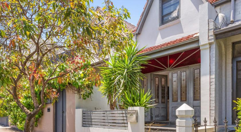 Chic 3-Bed House with a Cosy Courtyard, Leichhardt