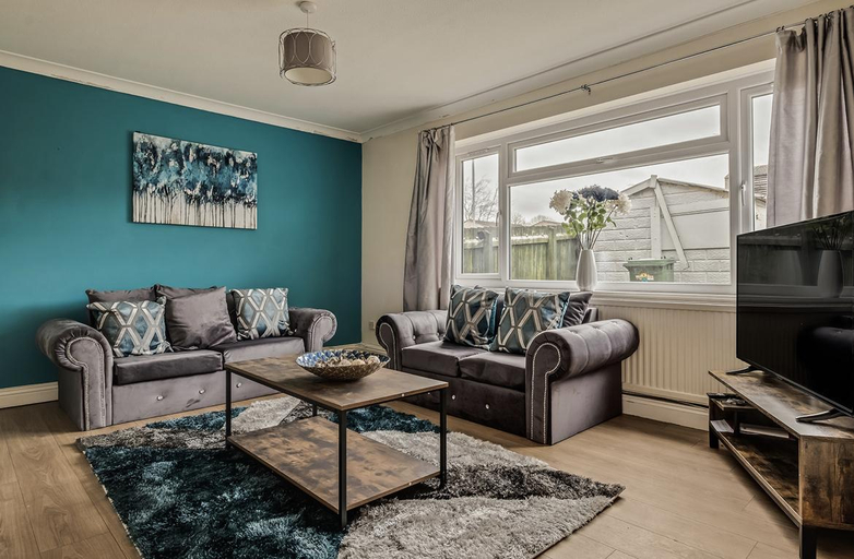 Others 4, Outstanding 4 Bedroom House, Northamptonshire