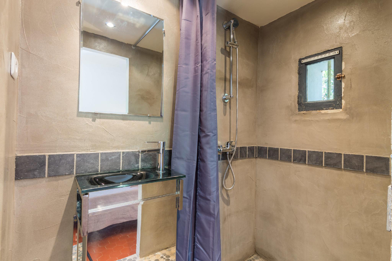 Bathroom 3, Le Mas, maison au charme provençale idéalement située entre mer et vignes, Var