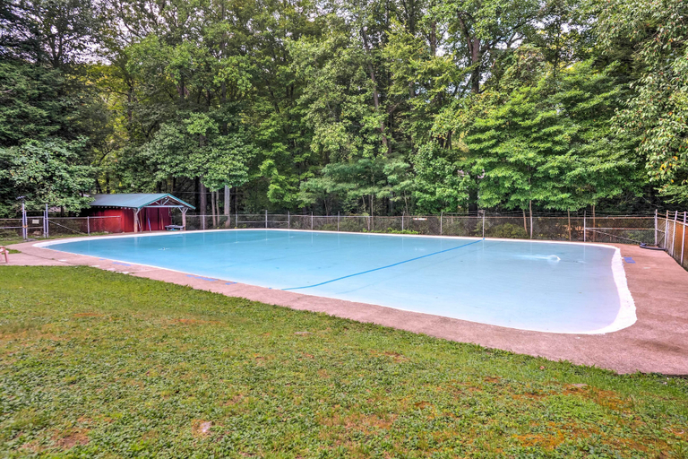 Sport & Beauty, Pet-friendly Pennsylvania Vacation Rental w/ Pool!, Westmoreland