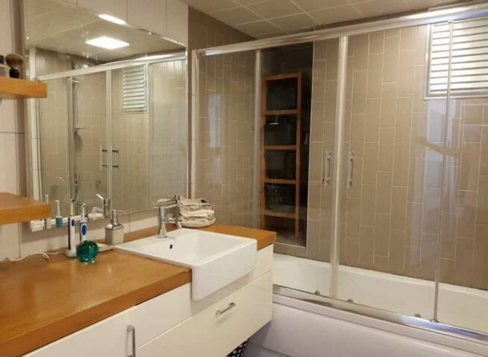 Bathroom 4, Historic Galata, Beyoğlu