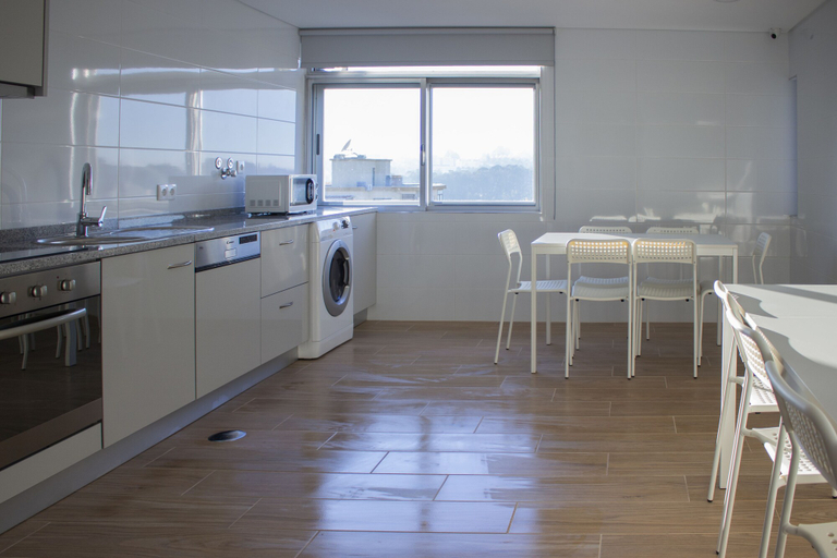 Others 5, Central Suites 3 , São João da Madeira