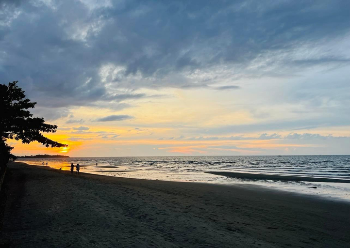 Beach 5, The Beachhouse and Bar, Roxas City