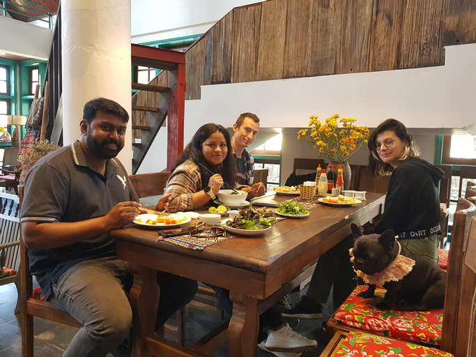 Food & Drinks