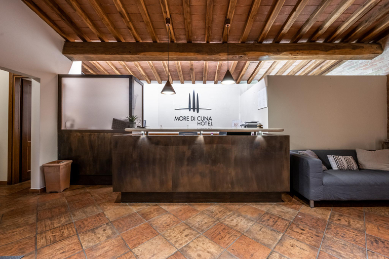 Public Area, More Di Cuna, Siena